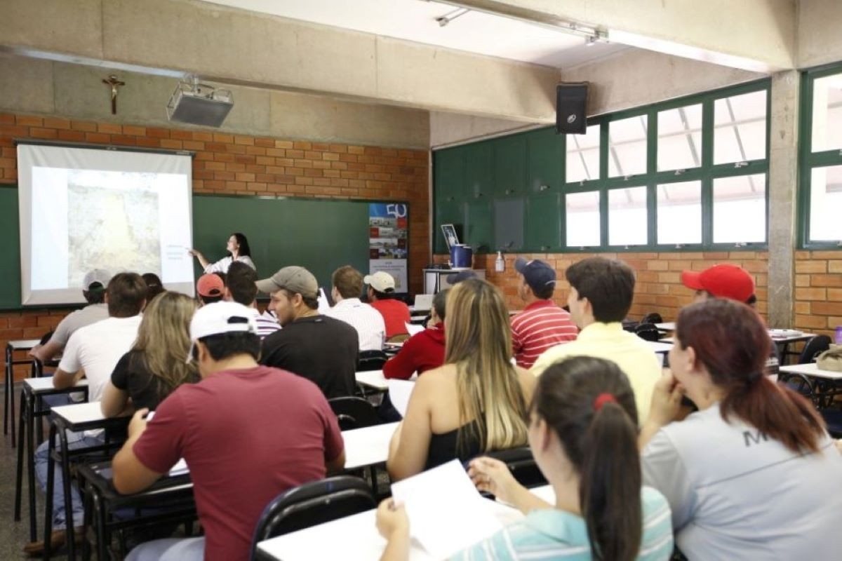 7-em-cada-10-que-cursaram-faculdade-no-brasil-vieram-da-rede-publica,-mostra-ibge