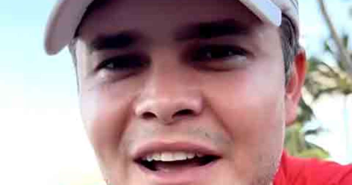 cantor-de-dupla-sertaneja-surpreende-noivos-e-faz-show-durante-casamento-na-praia