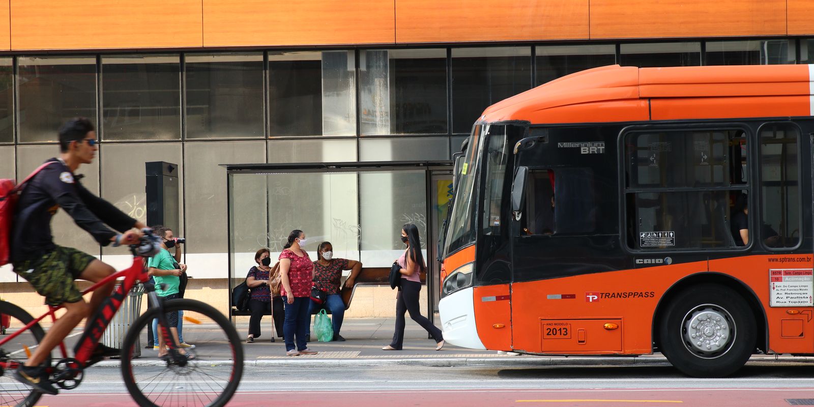 mais-de-25-onibus-foram-atacados-entre-ontem-e-hoje-em-sp