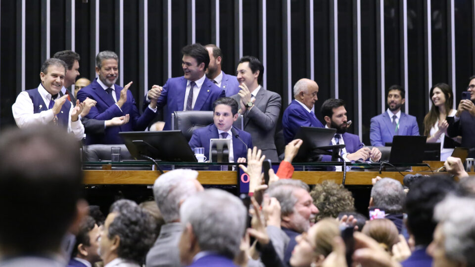 unanimidade-em-favor-do-populismo-lulista