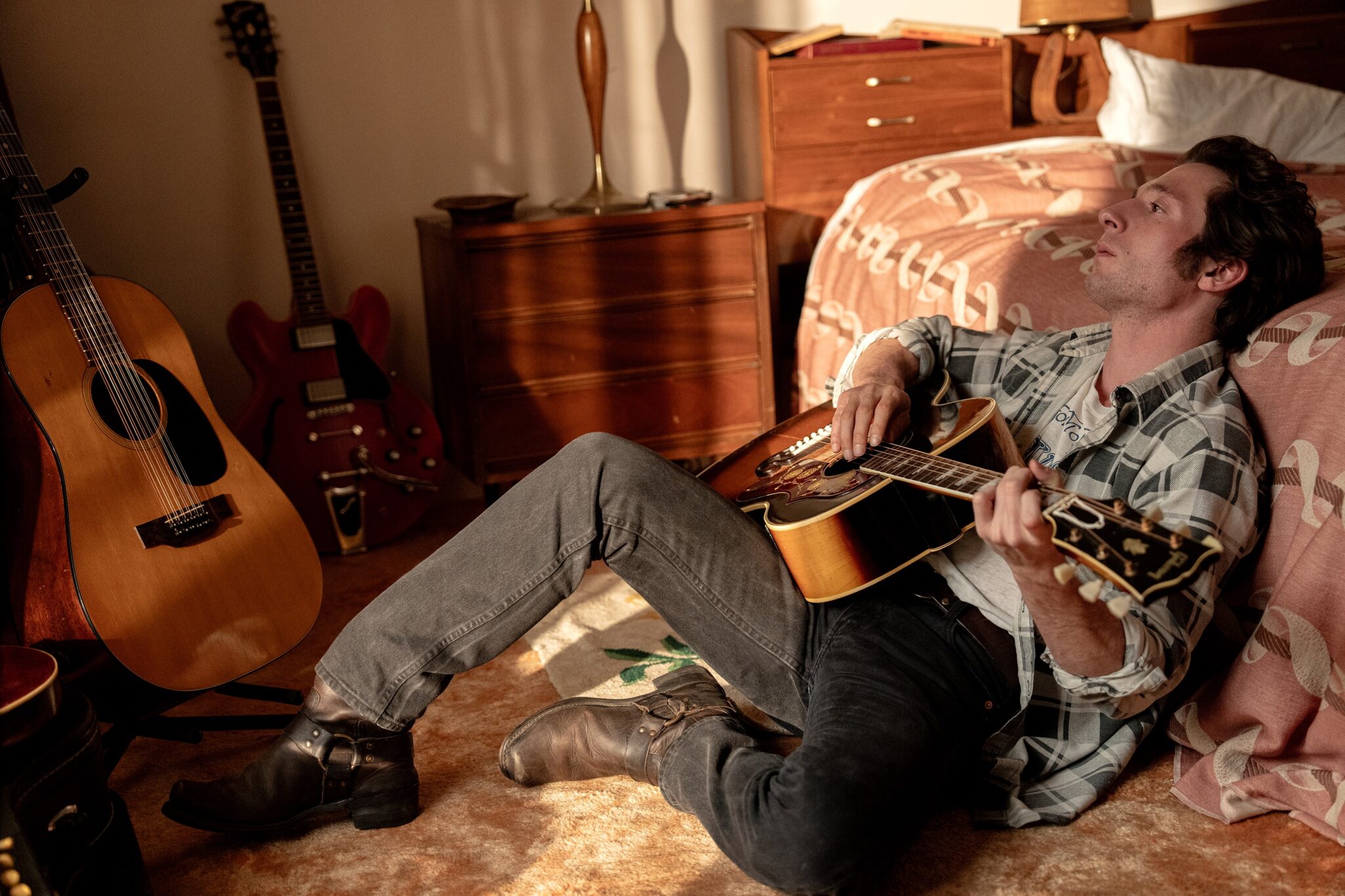 ‘springsteen:-salve-me-do-desconhecido’-e-retrato-soturno-da-depressao-de-um-idolo;-g1-ja-viu