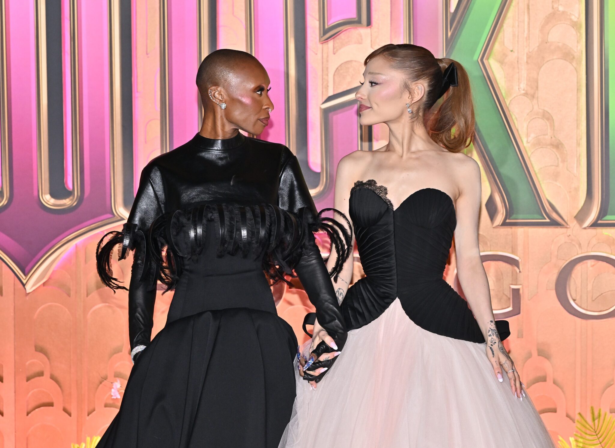 veja-memes-sobre-a-relacao-entre-ariana-grande-e-cynthia-erivo,-estrelas-de-‘wicked’