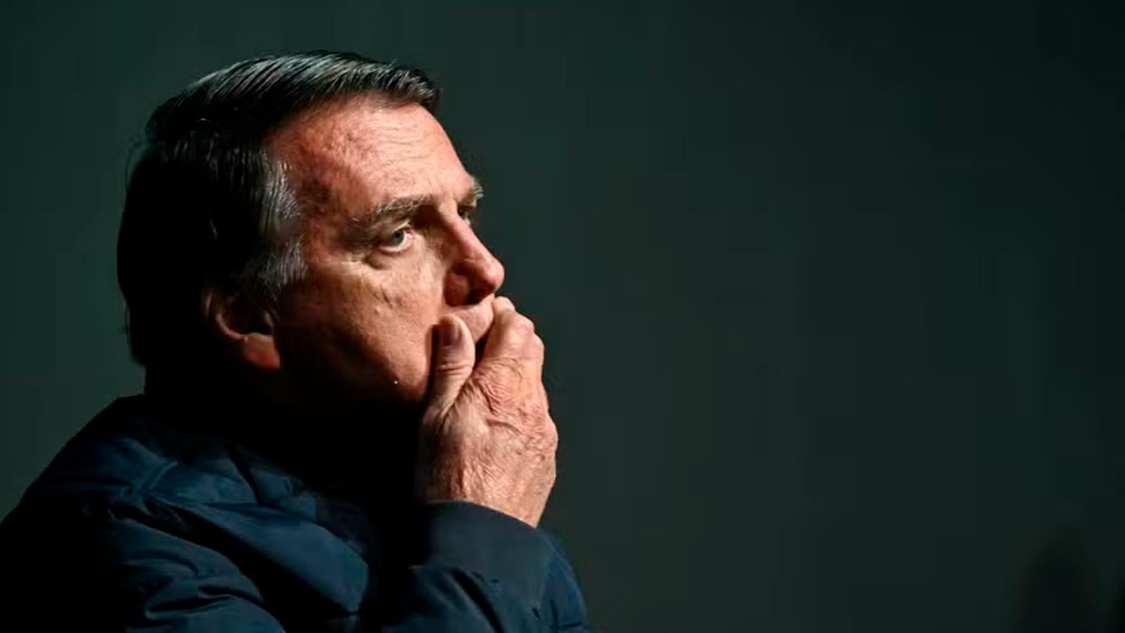 bolsonaro-recebe-atendimento-medico-na-prisao-apos-nova-crise-de-solucos