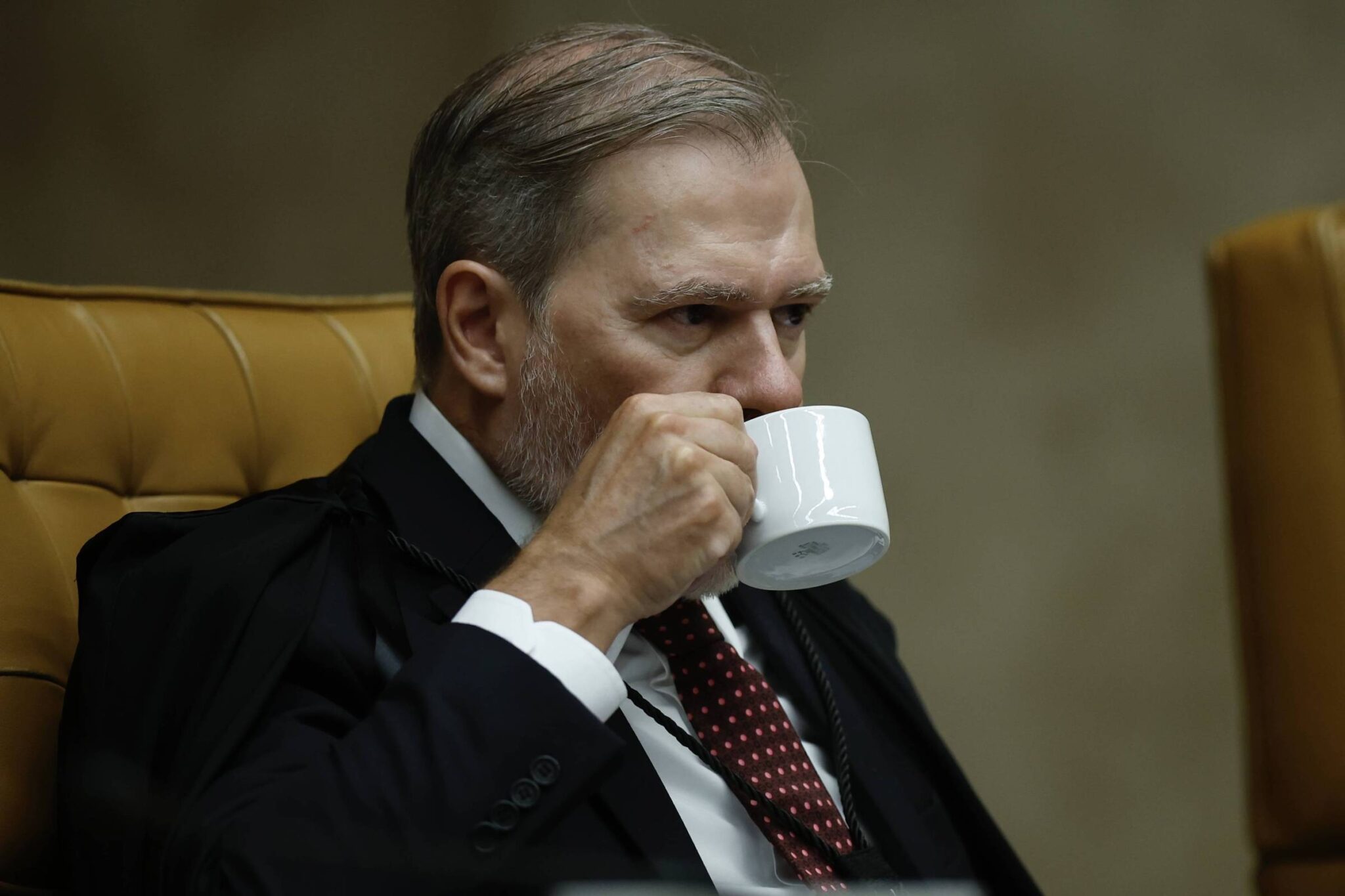 o-sigilo-imposto-por-toffoli-ao-caso-master-virou-veneno