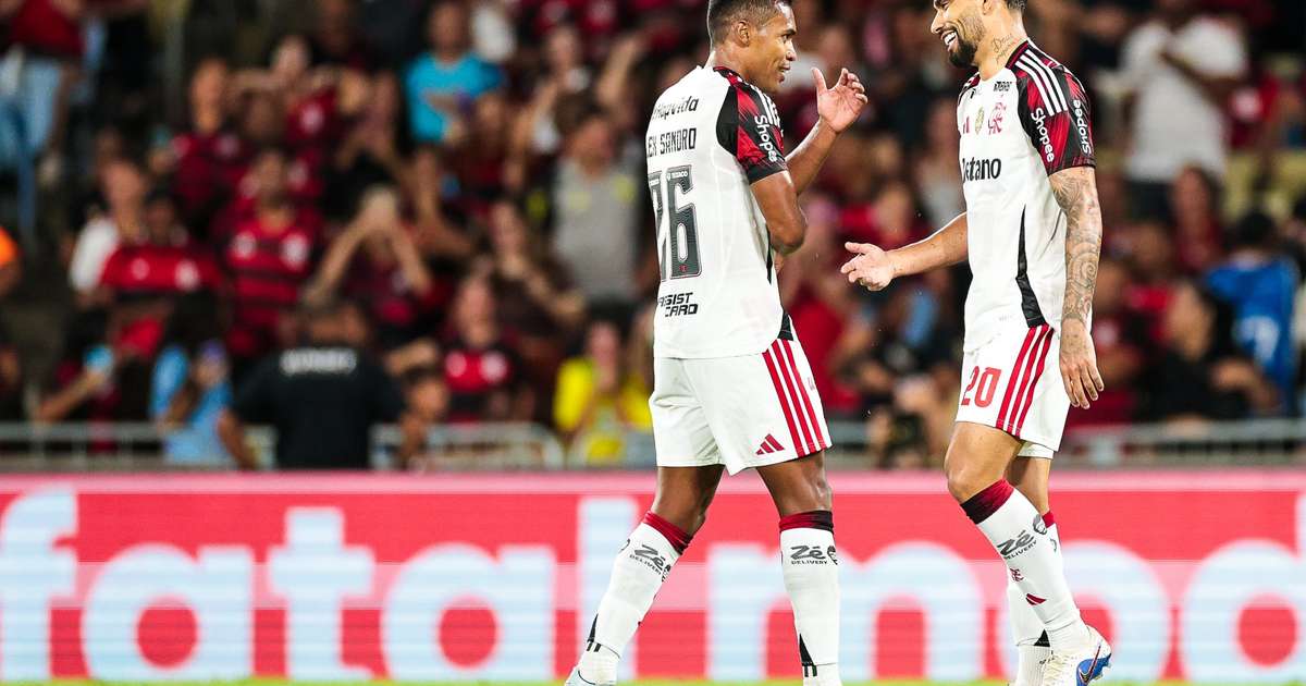 alex-sandro-parabeniza-companheiros-e-fala-sobre-final-contra-o-fluminense;-veja