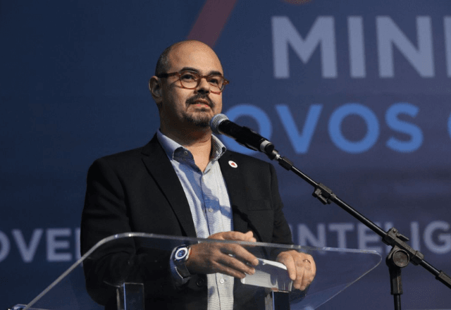 mateus-simoes-articula-uniao-da-direita-em-mg-e-reconhece-forca-de-lula-no-estado