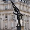Autoridades de Londres não vão remover estátua de Banksy instalada perto do The Mall