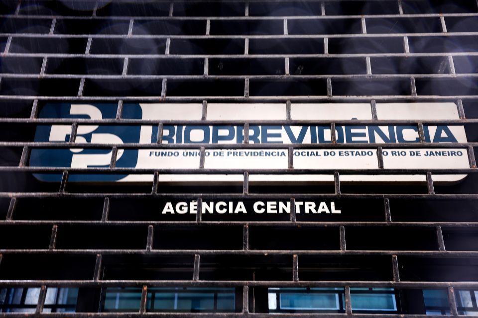 pf:-rioprev-investiu-no-master-para-“contornar-restricoes”