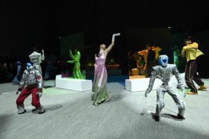 modelos-e-robos-compartilham-passarela-em-seul