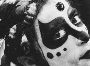 quem-se-apresentou-primeiro-com-os-rostos-pintados:-secos-e-molhados-ou-kiss?