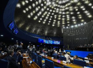 versao-final-do-pl-da-adultizacao-reduz-riscos,-mas-mantem-lacunas