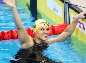 carol-santiago-e-tricampea-mundial-dos-100m-costas-em-singapura