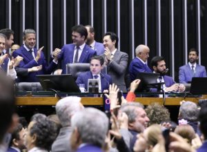 unanimidade-em-favor-do-populismo-lulista