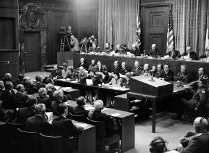 serie-na-netflix-reencena-horrores-de-hitler-e-traz-uma-segunda-guerra-didatica