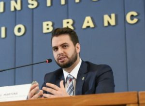 moraes-segue-acumulando-abusos-em-processo-contra-filipe-martins