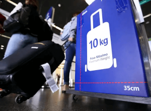 sbt-noticias:-camara-aprova-urgencia-de-projeto-que-proibe-cobranca-de-bagagem-de-mao-em-voos