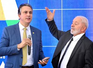 lula-concede-medalhas-na-area-da-educacao-para-janja,-moraes,-motta-e-felipe-neto