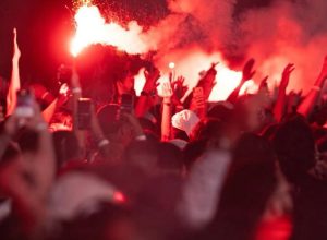 ‘fyre-festival’-do-trap:-cena-2k25-tem-brigas,-cancelamentos-e-fas-seguem-sem-previsao-de-reembolso