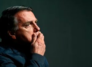 bolsonaro-recebe-atendimento-medico-na-prisao-apos-nova-crise-de-solucos