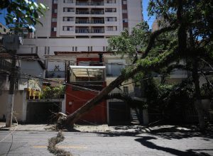 quatro-dias-apos-ciclone,-sp-ainda-tem-quase-200-mil-imoveis-sem-energia