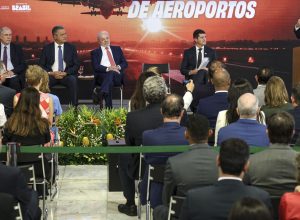 ministro-celebra-anuncio-de-r$-5,7-bi-para-ampliar-aeroportos-no-pais