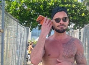 dias-apos-show-no-super-bowl-com-bad-bunny,-ricky-martin-chega-ao-rio-para-o-carnaval