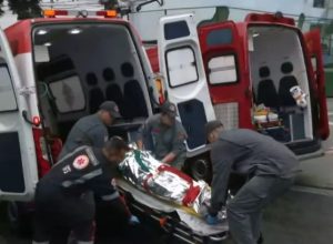 tres-pessoas-ficam-feridas-apos-briga-com-faca-em-frente-a-ceu-em-osasco