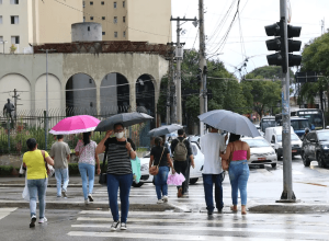 frente-fria-provoca-chuva-forte-no-sul-e-instabilidades-no-restante-do-pais-nesta-terca-(17)