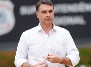 base-de-lula-quer-pedido-de-indiciamento-de-flavio-bolsonaro-e-onyx-lorenzoni-na-cpi-do-inss