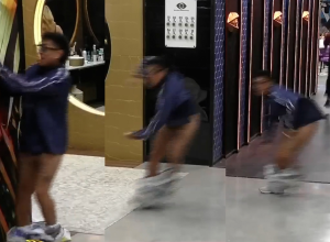 participante-do-big-brother-da-argentina-atende-‘big-fone’-de-calcas-abaixadas-saindo-do-banheiro