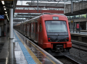 trem-do-expresso-aeroporto-descarrila-na-zona-leste-e-suspende-operacao