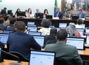 ccj-da-camara-adia-analise-de-pec-sobre-reducao-da-maioridade-penal